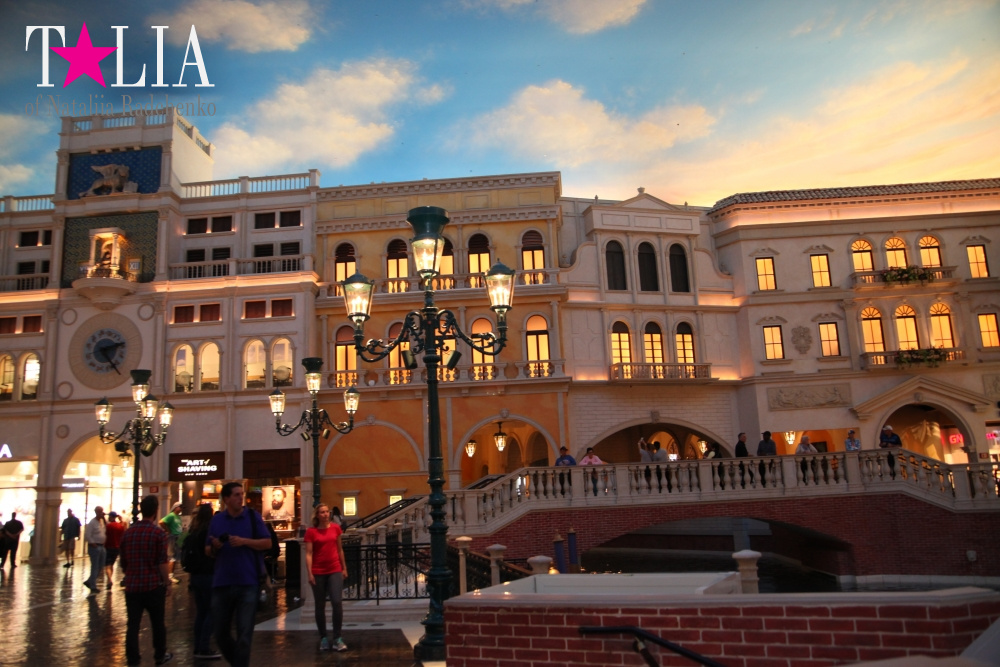 Каналы Венеции в отеле The Venetian в Лас Вегасе, Невада, США